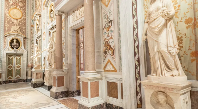 Corridoio con sculture della Galleria Borghese