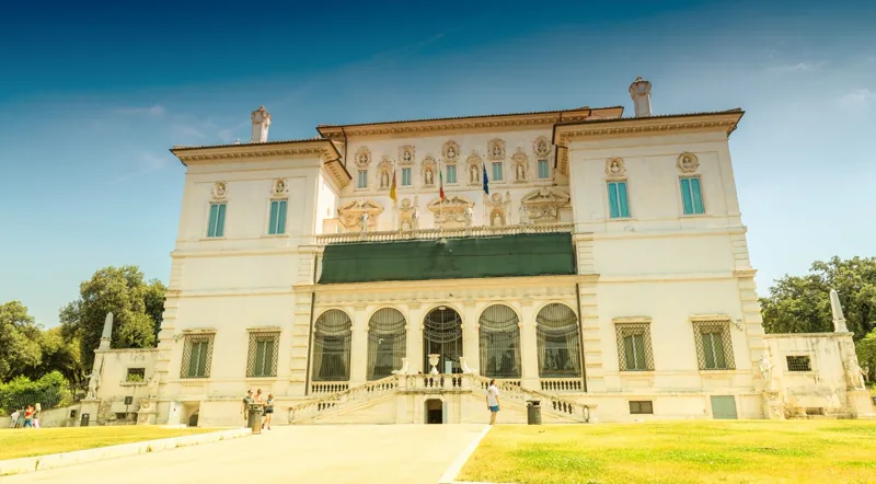 La palazzina della Galleria Borghese vista dal parco